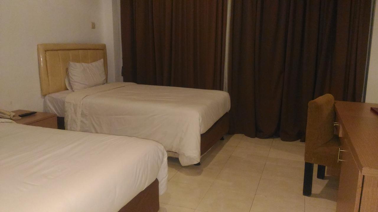 Grand Royal Taliwang Hotel Exterior foto