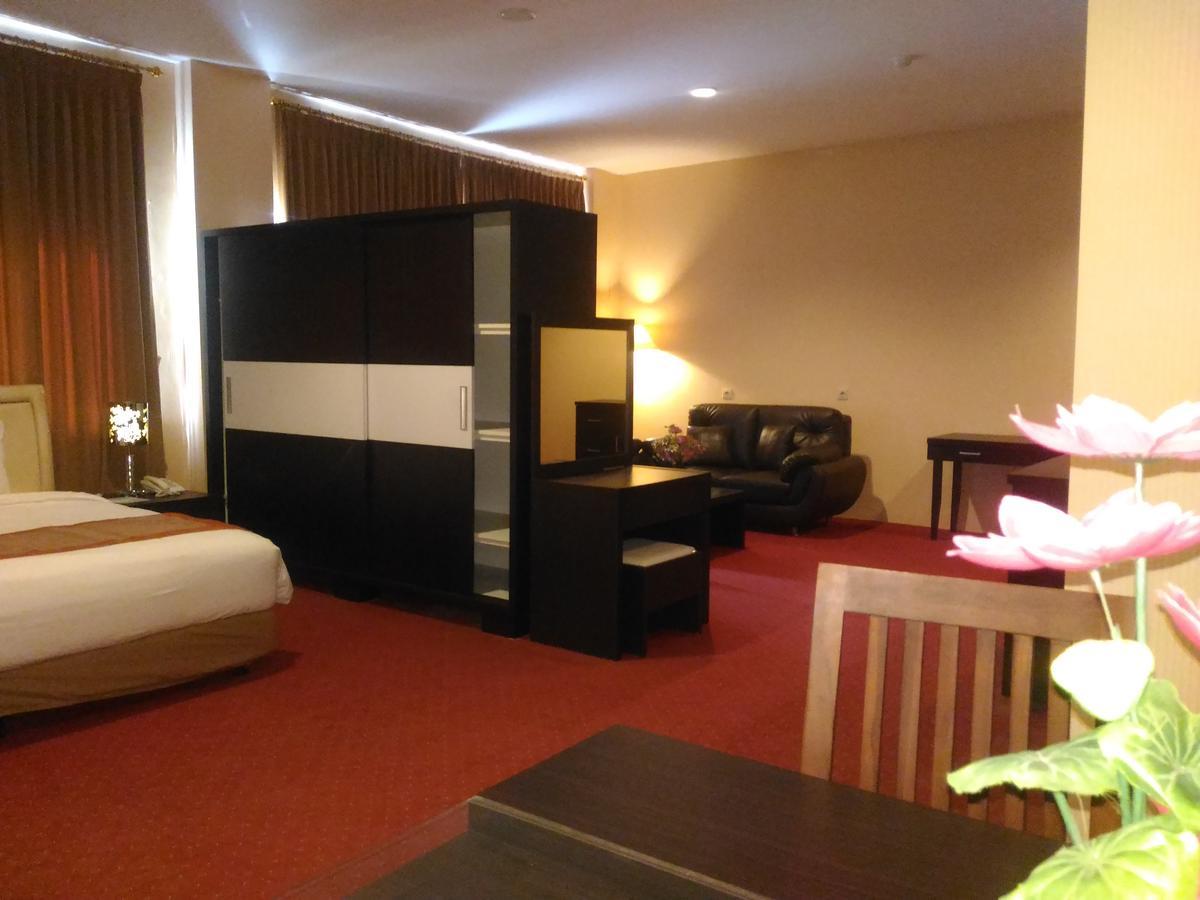 Grand Royal Taliwang Hotel Exterior foto