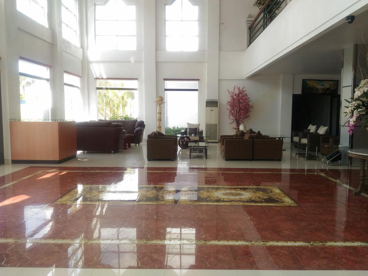 Grand Royal Taliwang Hotel Exterior foto