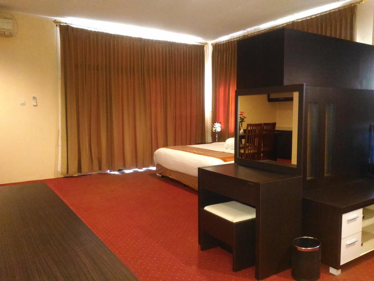 Grand Royal Taliwang Hotel Zimmer foto